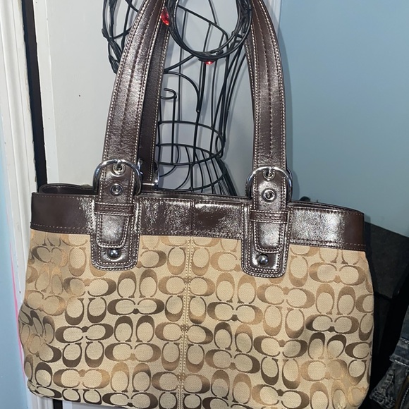 Amazing Vintage Coach Bag w/ brand new matching wristlet - Picture 3 of 16